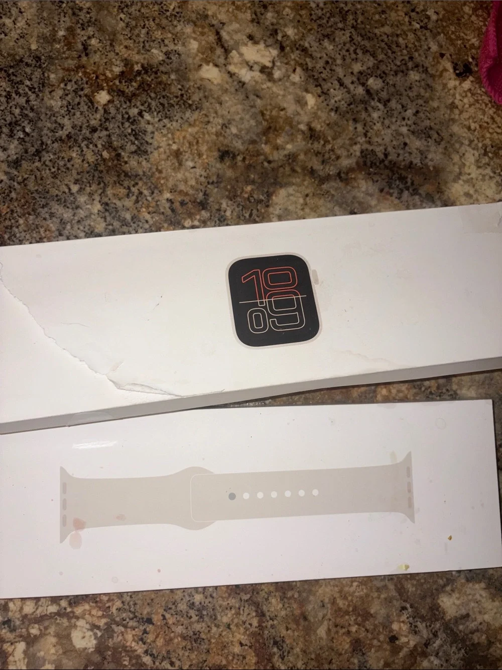 Apple Watch with Cream/Beige Sport Band SE 3 refurbished